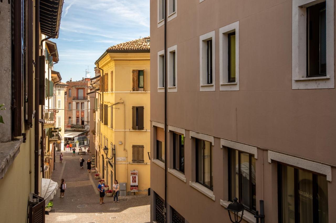 Steps From The Lake - Charme In The Inner City Desenzano del Garda Exterior foto
