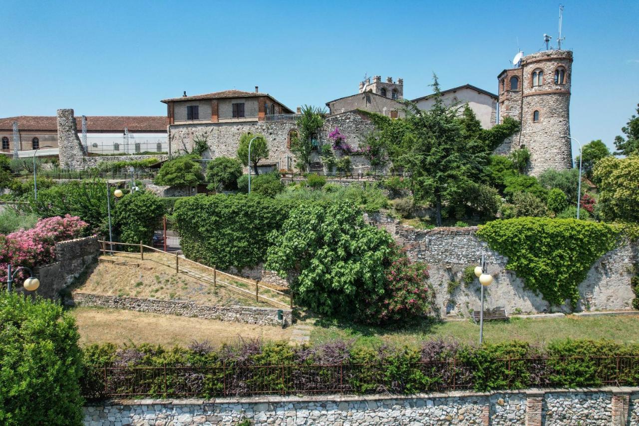 Steps From The Lake - Charme In The Inner City Desenzano del Garda Exterior foto